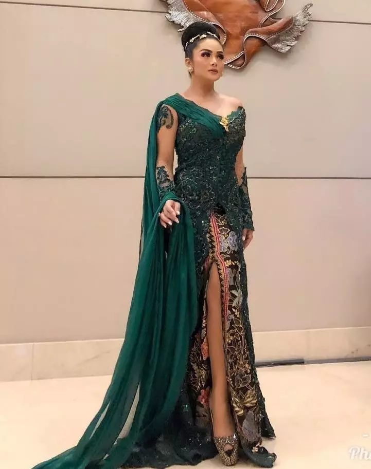 beda gaya ashanty dan krisdayanti pakai kebaya © instagram beda gaya ashanty dan krisdayanti pakai kebaya © instagram