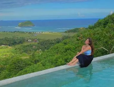 Potret Cassandra Lee liburan ke Lombok © Instagram/@cassandraslee