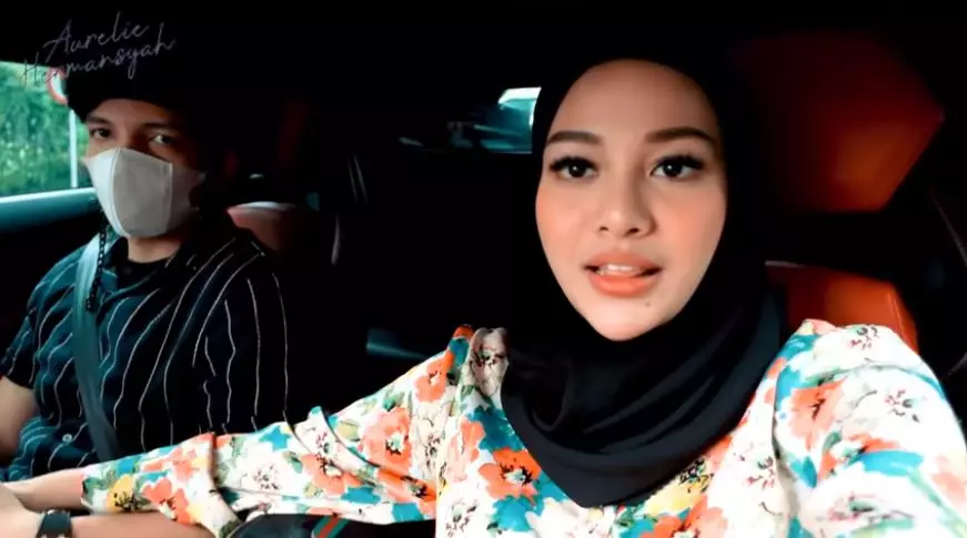 Momen Atta Aurel ngabuburit © 2021 brilio.net