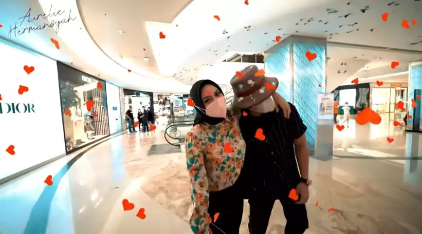 Momen Atta Aurel ngabuburit © 2021 brilio.net