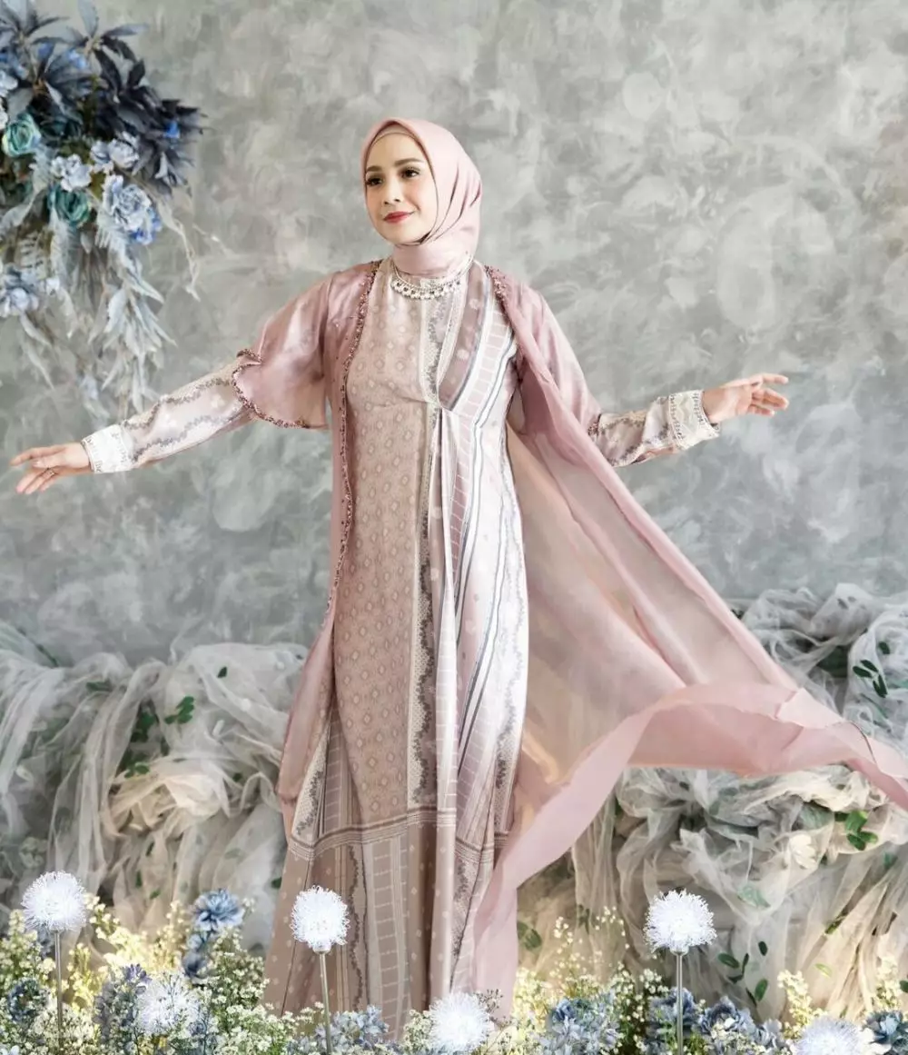 Nagita Slavina jadi model busana muslim © 2021 brilio.net