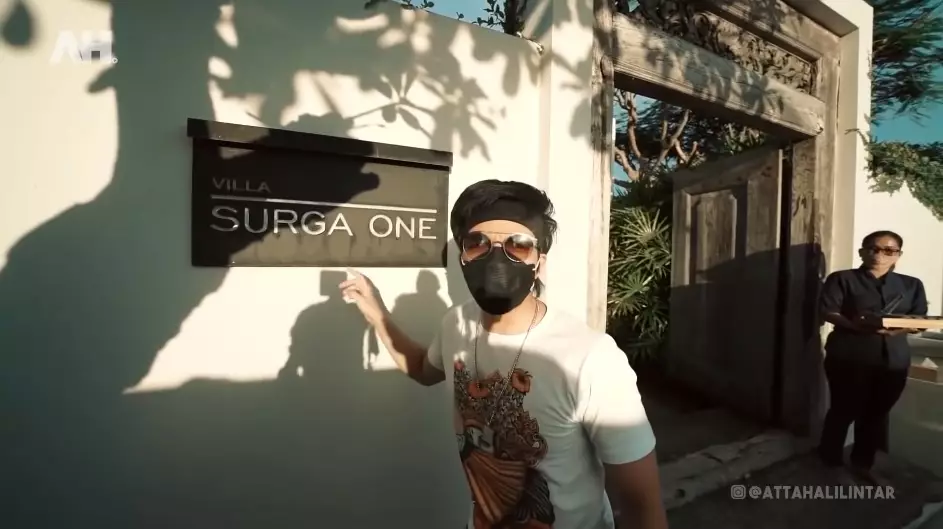 vila resepsi atta aurel © YouTube vila resepsi atta aurel © YouTube