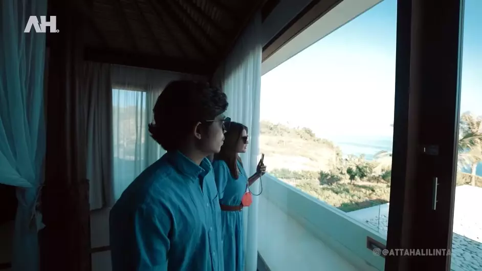 vila resepsi atta aurel © YouTube vila resepsi atta aurel © YouTube