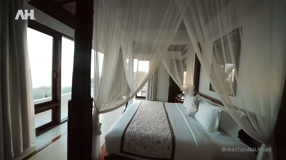 vila resepsi atta aurel © YouTube vila resepsi atta aurel © YouTube