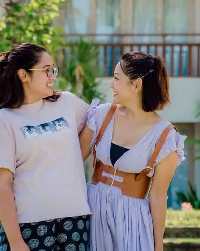 Momen kompak Hesti Purwadinata © berbagai sumber Momen kompak Hesti Purwadinata © berbagai sumber