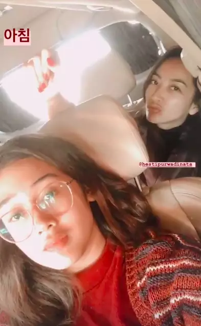 Momen kompak Hesti Purwadinata © berbagai sumber Momen kompak Hesti Purwadinata © berbagai sumber