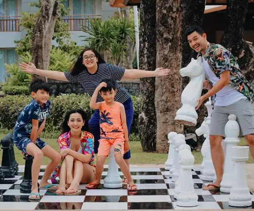 Momen kompak Hesti Purwadinata © berbagai sumber Momen kompak Hesti Purwadinata © berbagai sumber