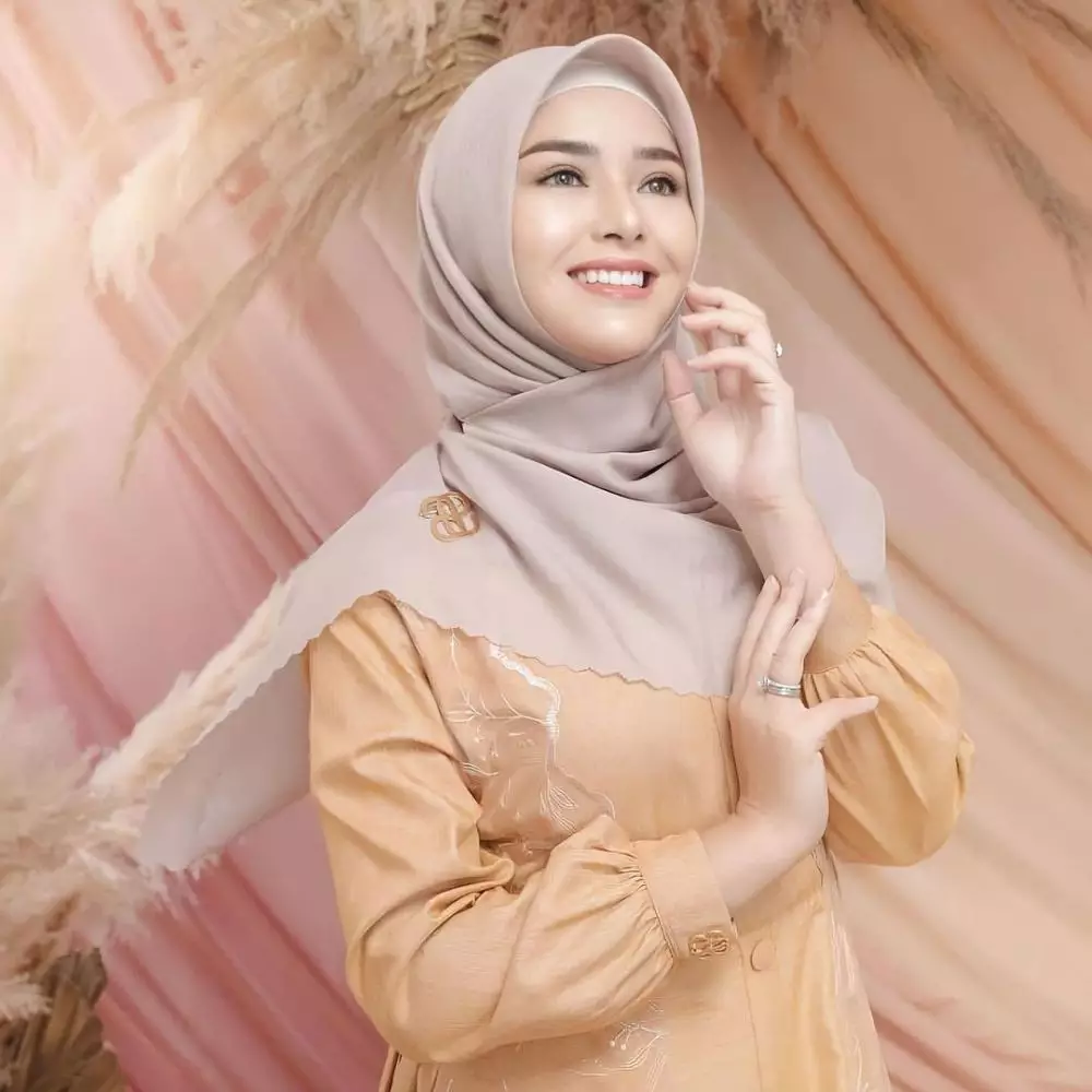 Amanda Manopo dan Glenca Chysara berhijab © 2021 brilio.net