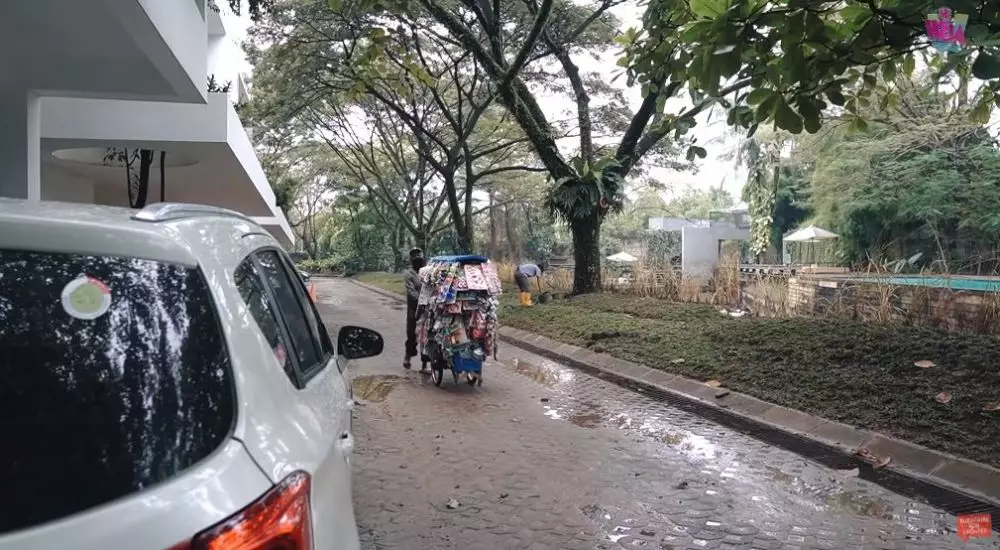 Ammar Zoni borong mainan © YouTube