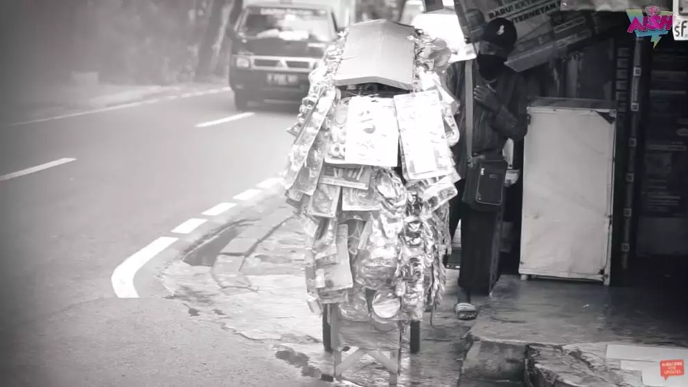 Ammar Zoni borong mainan © YouTube