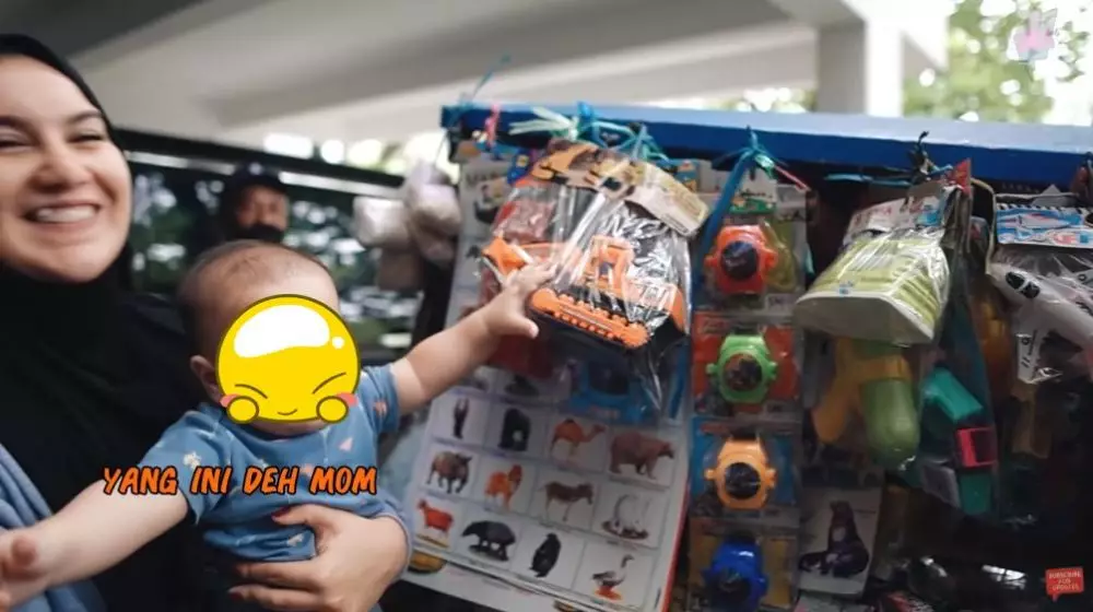 Ammar Zoni borong mainan © YouTube