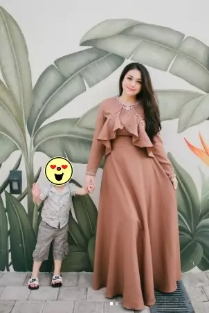 Potret Celine Evangelista pakai kaftan © Instagram/@celine_evangelista