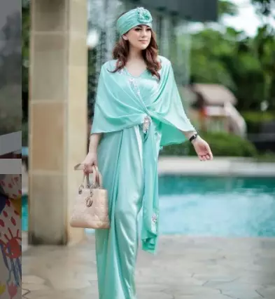 Potret Celine Evangelista pakai kaftan © Instagram/@celine_evangelista