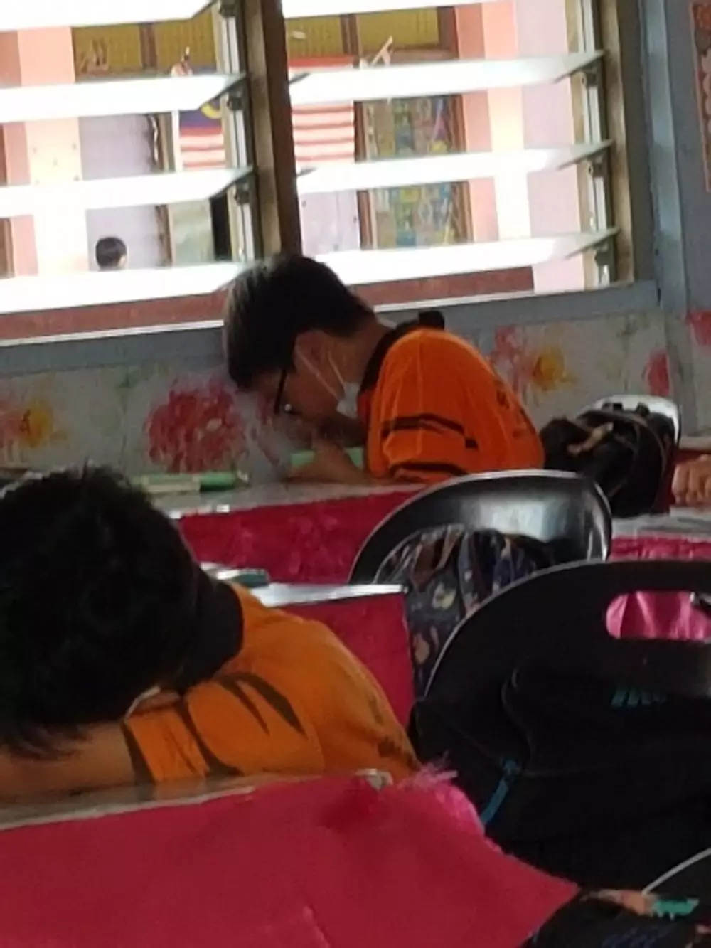 toleransi siswa non muslim ketika ramadan Facebook 