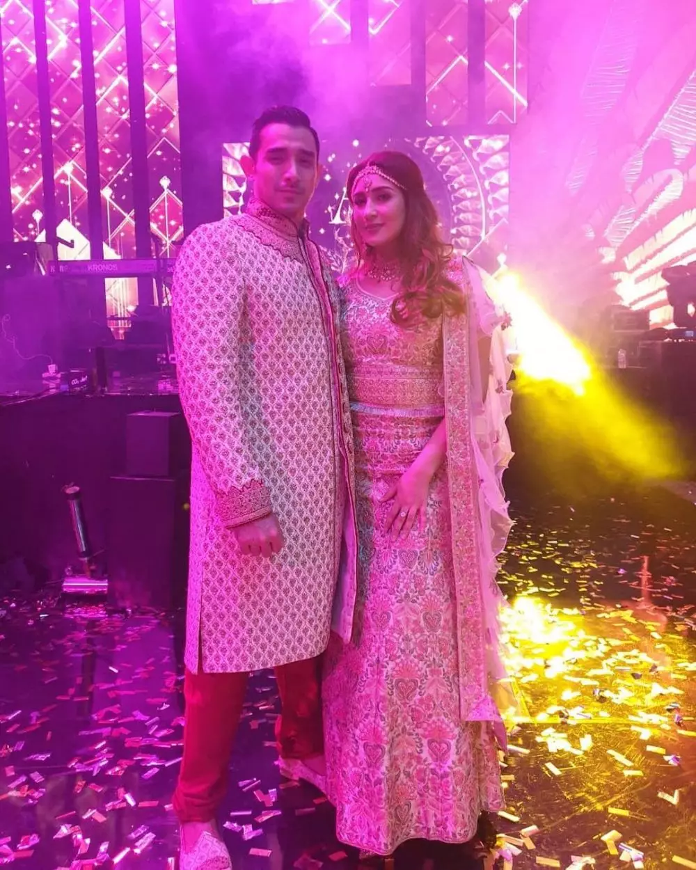 Potret 10 pasangan seleb kenakan baju India © 2021 brilio.net