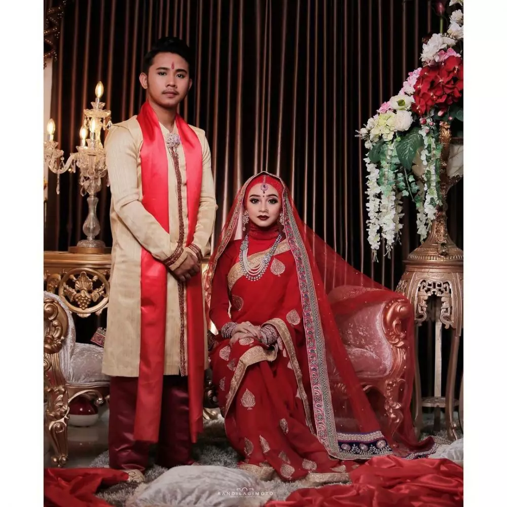 Potret 10 pasangan seleb kenakan baju India © 2021 brilio.net