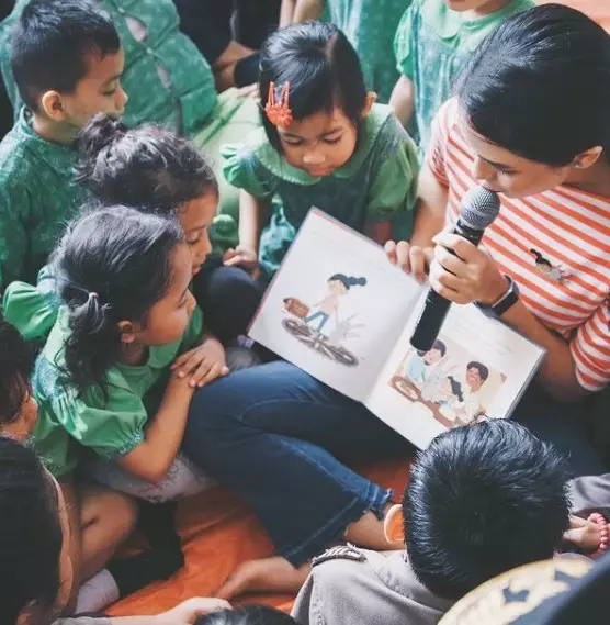 Aksi inspiratif dan prestasi Maudy Ayunda Instagram/@maudyayunda Aksi inspiratif dan prestasi Maudy Ayunda Instagram/@maudyayunda