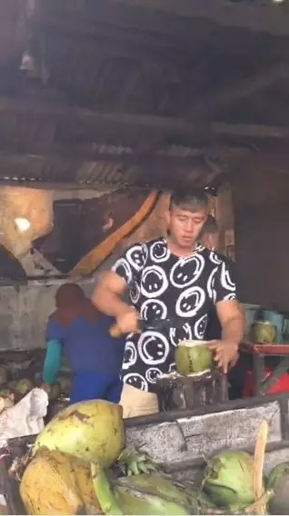 momen ruri repvblik jualan es kelapa Berbagai sumber