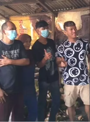 momen ruri repvblik jualan es kelapa Berbagai sumber