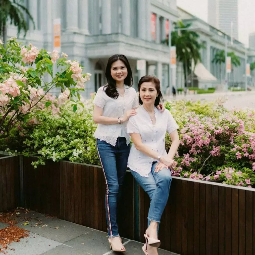 felicia tissue foto dengan sang ibu kenakan kebaya Instagram