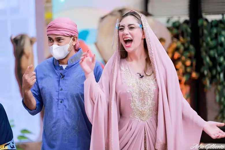 Celine Evangelista syuting acara Ramadan © 2021 brilio.net Instagram Celine Evangelista syuting acara Ramadan © 2021 brilio.net Instagram