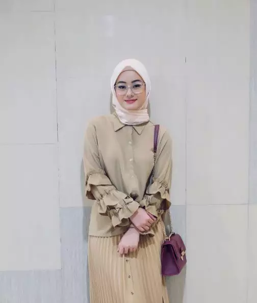 Beda gaya Lesty Kejora dan Dinda Hauw © 2021 brilio.net