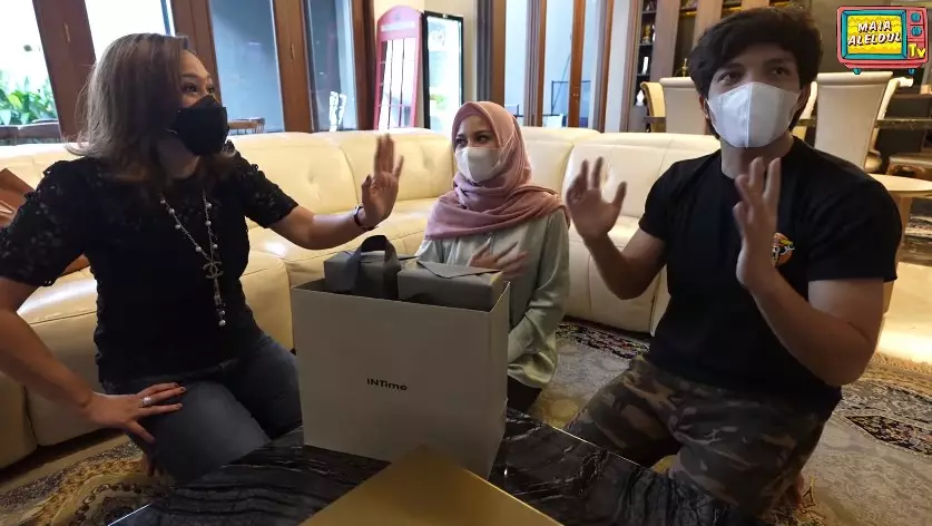 Momen Maia berkunjung ke rumah Atta & Aurel YouTube MAIA ALELDUL TV Momen Maia berkunjung ke rumah Atta & Aurel YouTube MAIA ALELDUL TV