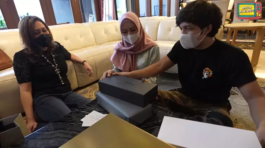 Momen Maia berkunjung ke rumah Atta & Aurel YouTube MAIA ALELDUL TV Momen Maia berkunjung ke rumah Atta & Aurel YouTube MAIA ALELDUL TV