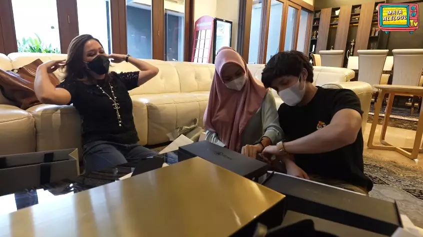 Momen Maia berkunjung ke rumah Atta & Aurel YouTube MAIA ALELDUL TV Momen Maia berkunjung ke rumah Atta & Aurel YouTube MAIA ALELDUL TV