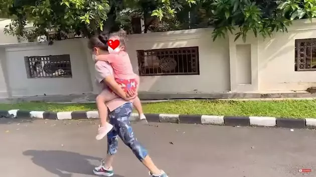 Ussy Sulistiawaty keluar rumah usai sembuh Covid-19 © 2021 brilio.net YouTube