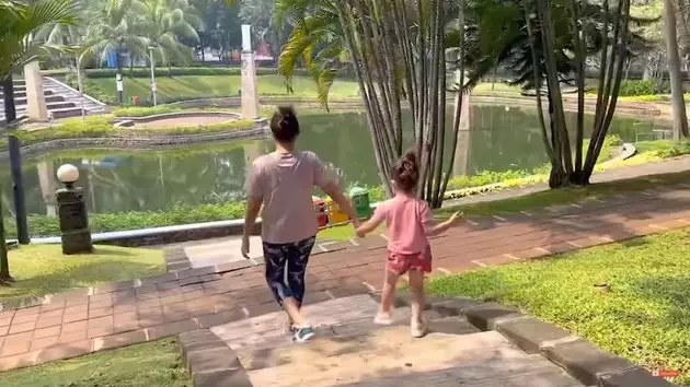 Ussy Sulistiawaty keluar rumah usai sembuh Covid-19 © 2021 brilio.net YouTube