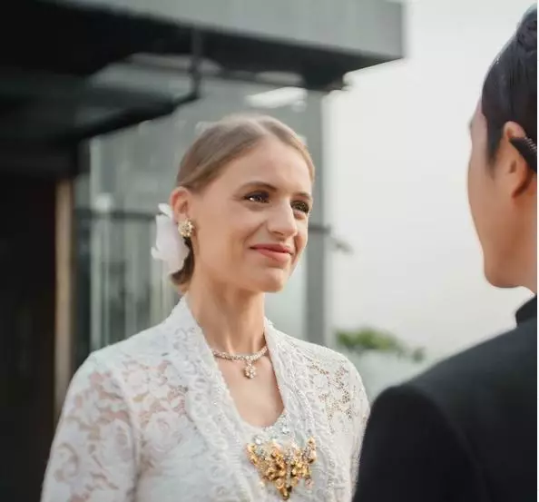 7 istri bule pakai kebaya © Instagram