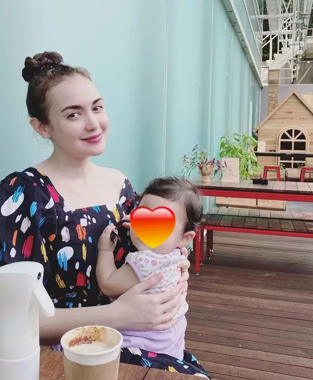 potret riantic ketika momong anak Instagram potret riantic ketika momong anak Instagram