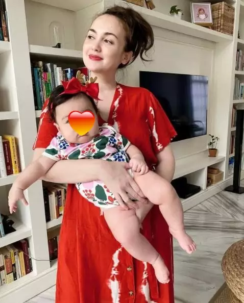 potret riantic ketika momong anak Instagram potret riantic ketika momong anak Instagram