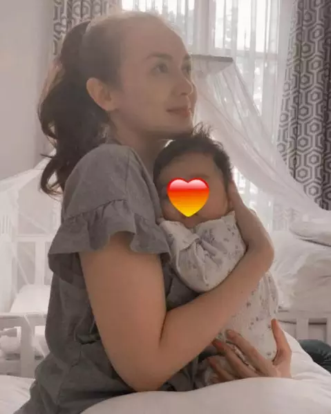 potret riantic ketika momong anak Instagram potret riantic ketika momong anak Instagram