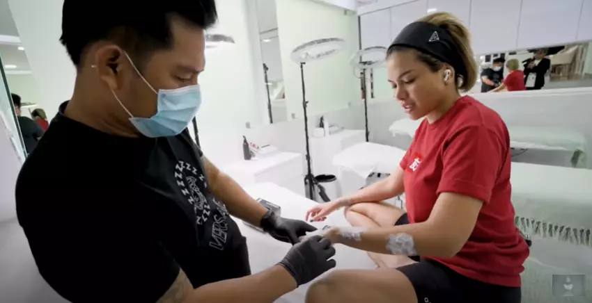 Momen Nikita Mirzani hapus tato Instagram dan YouTube