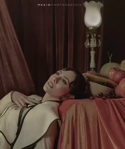 Pemotretan Wulan Guritno bertema klasik dari berbagai sumber