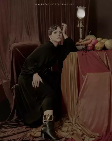 Pemotretan Wulan Guritno bertema klasik dari berbagai sumber