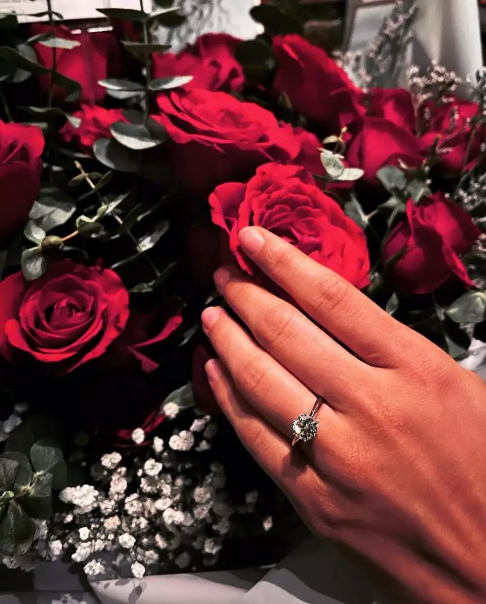 Momen Erick Iskandar lamar kekasih dari berbagai sumber