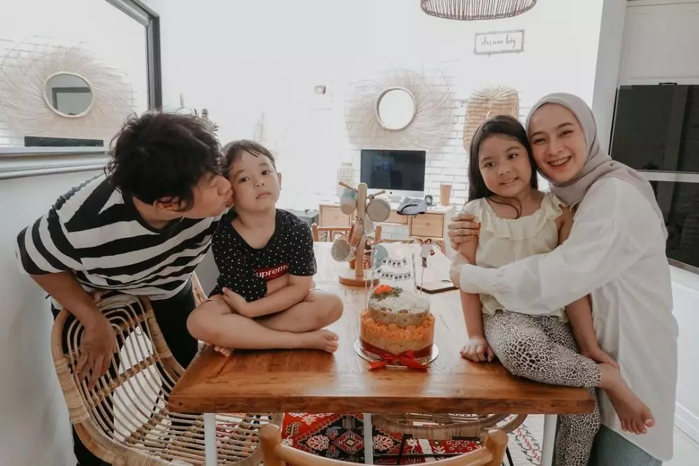 penampakan rumah melki bajaj © berbagai sumber