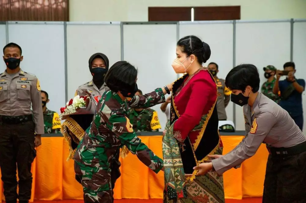 Kahiyang Ayu jadi ibu asuh taruna © berbagai sumber