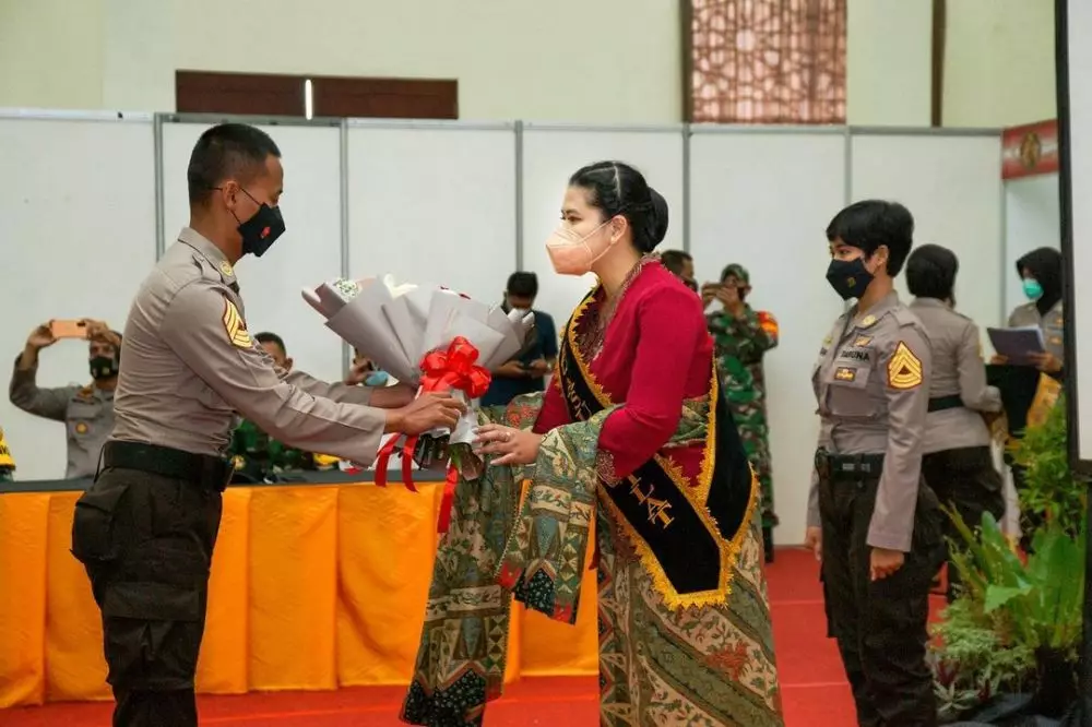 Kahiyang Ayu jadi ibu asuh taruna © berbagai sumber