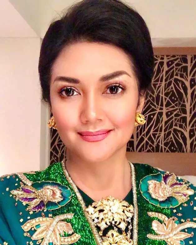 Bella kebaya dan sanggul Instagram
