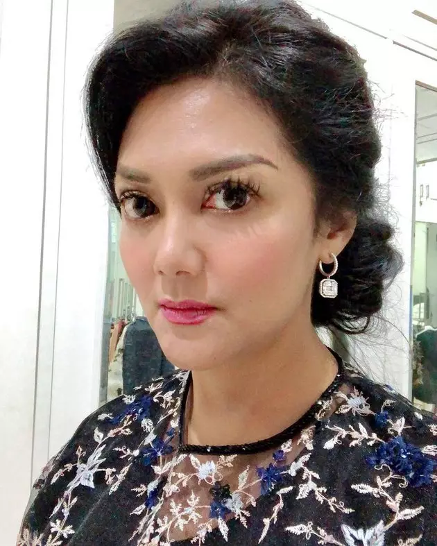 Bella kebaya dan sanggul Instagram