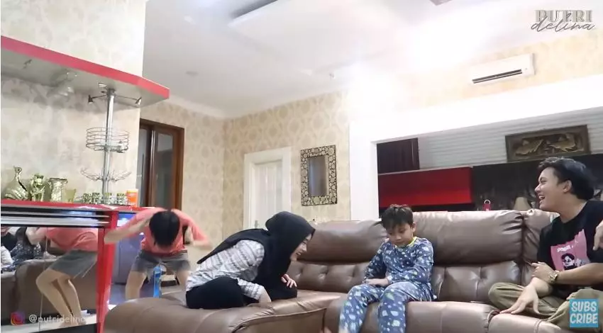 momen buka puasa sule dan keluarga tanpa nathalie © YouTube momen buka puasa sule dan keluarga tanpa nathalie © YouTube