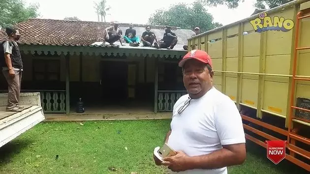 Momen haru rumah legendaris Si Doel dibongkar © YouTube/Si Rano