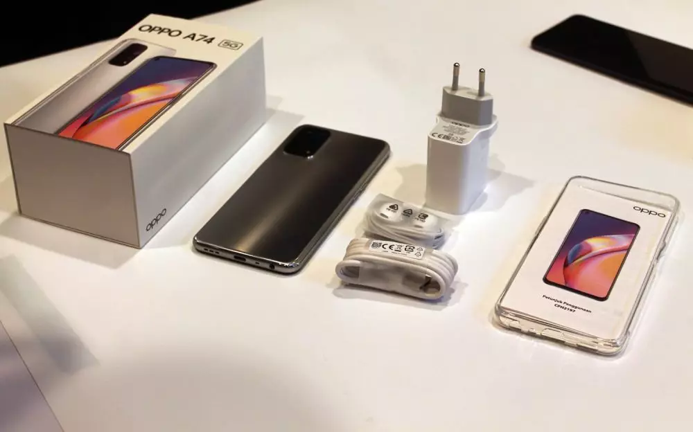 Oppo A74 5G © 2021 brilio.net Oppo A74 5G © 2021 brilio.net