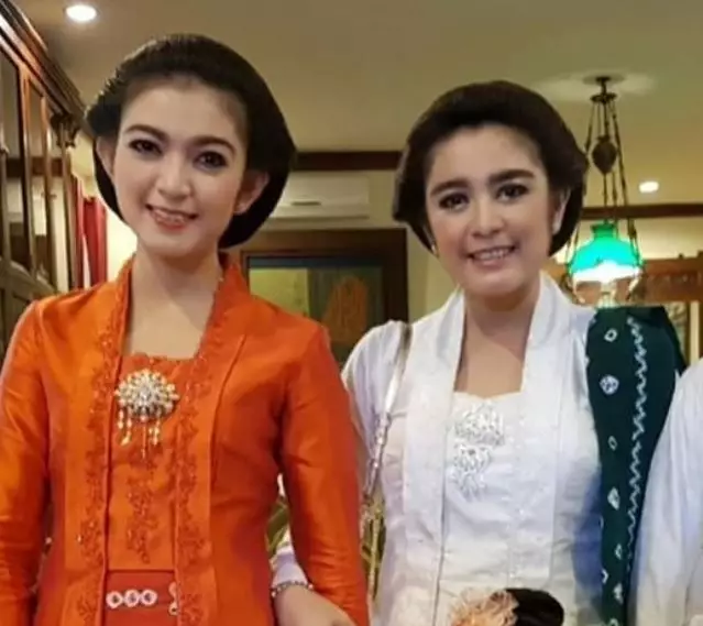 kahiyang vs selvi kebaya © Instagram