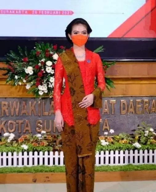 kahiyang vs selvi kebaya © Instagram