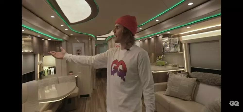 Penampakan tur bus milik Justin Bieber © 2021 brilio.net